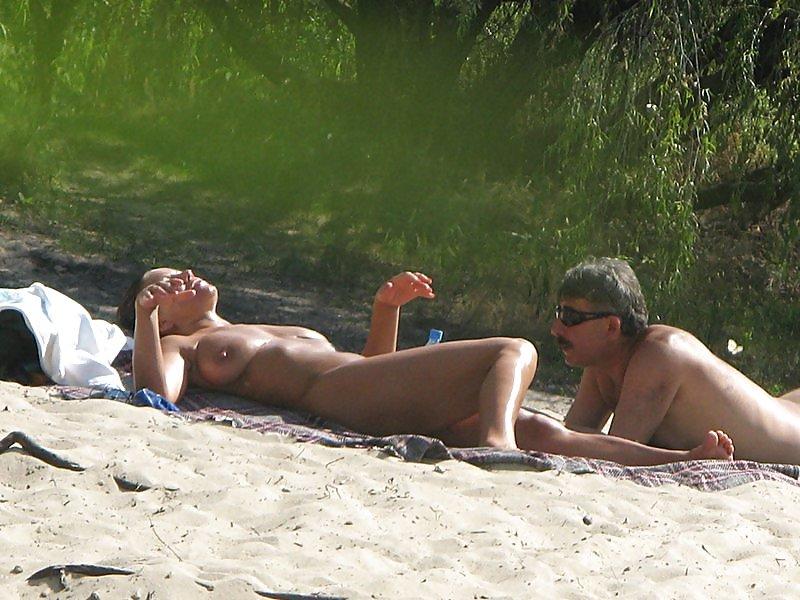 25P Big Boobs at Nudist Beach