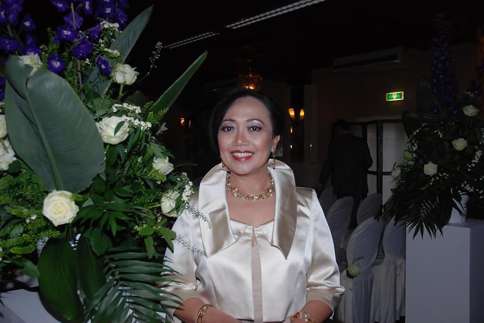 11P Indonesian Facebook Slut Milf & Whore Friends