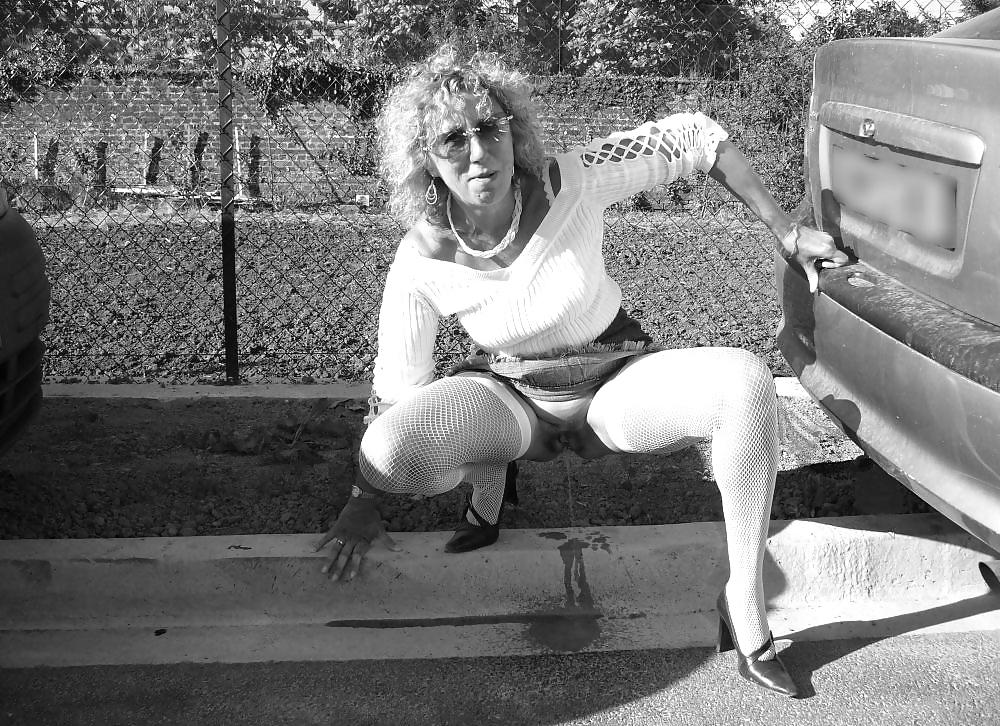 25P Upskirt milf