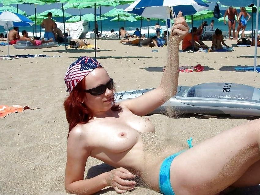 25P NUDE AT THE BEACH