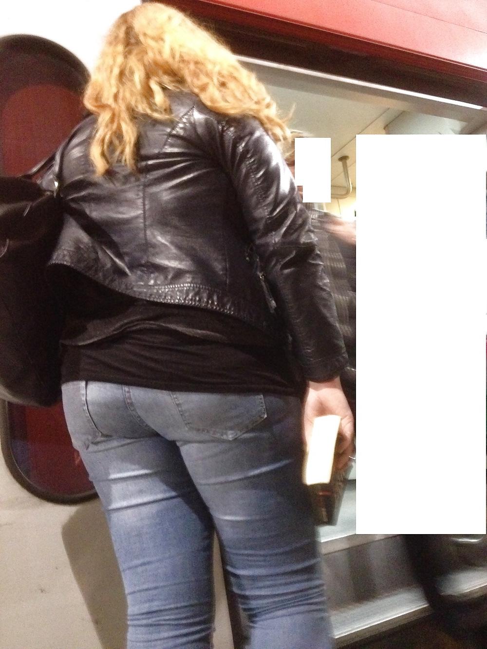 9P Cadid Jeans Ass of Woman - Voyeur