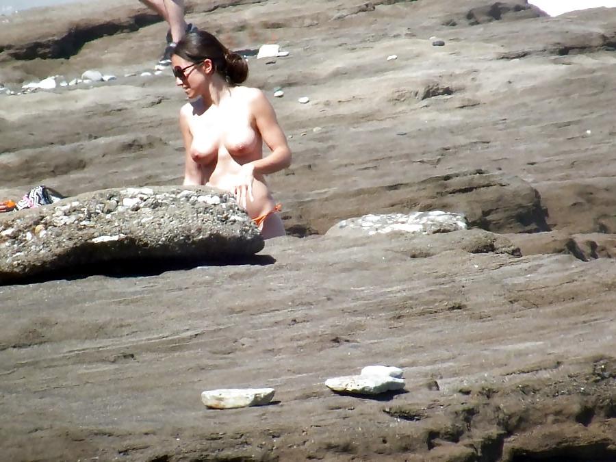 23P NUDE AT THE BEACH