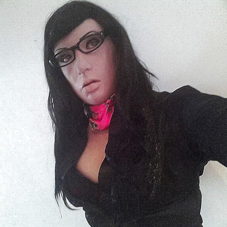 18P Secretary for rent