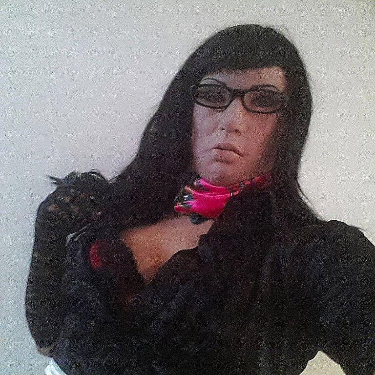 18P Secretary for rent