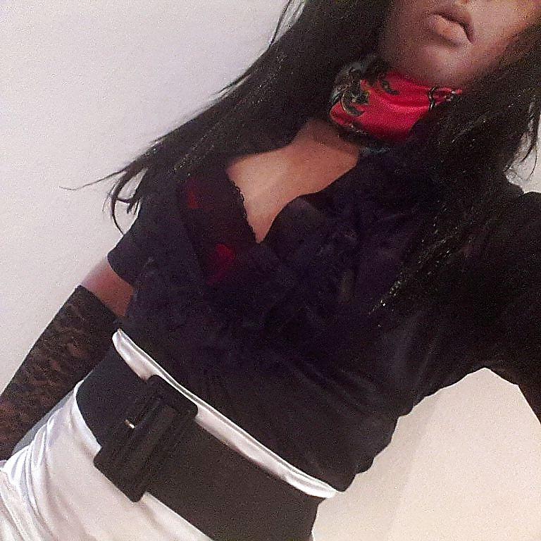 18P Secretary for rent