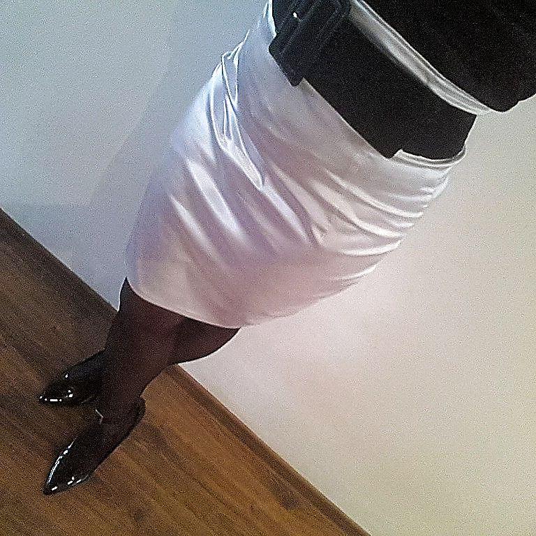 18P Secretary for rent