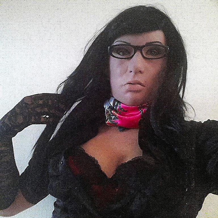 18P Secretary for rent