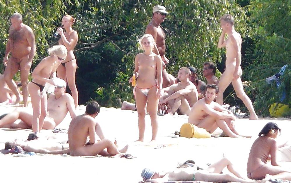 25P Nudist Beach Fun