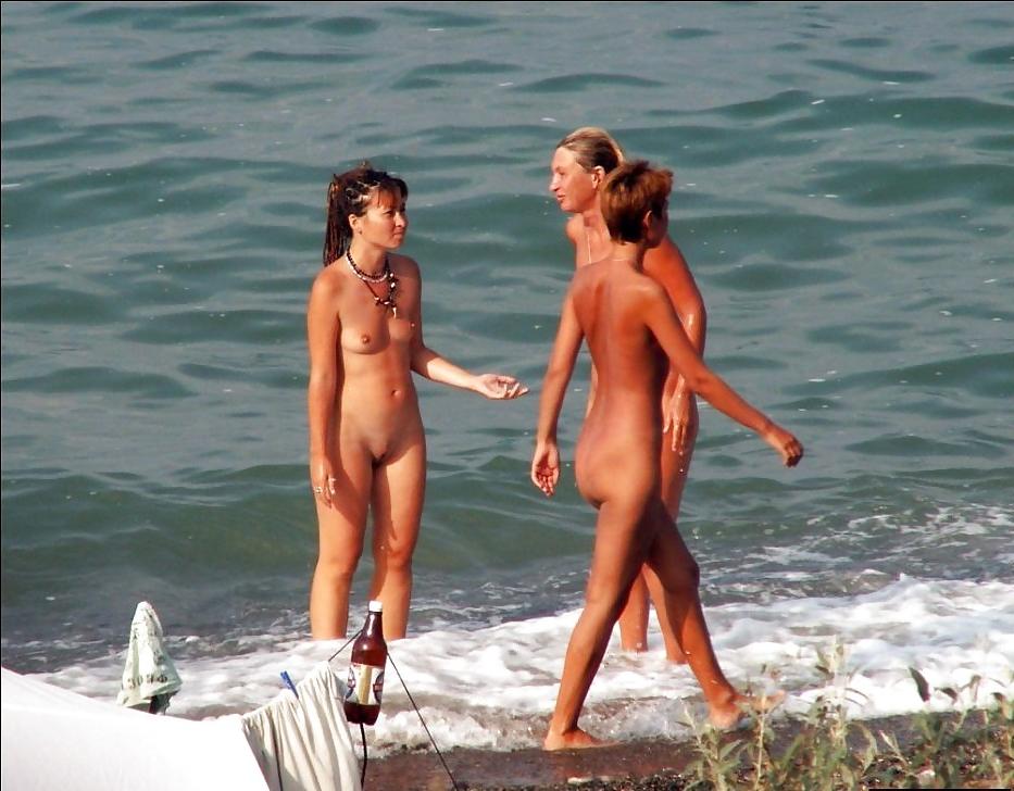 25P Nudist Beach Fun