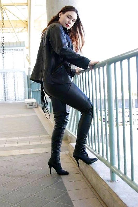 25P Sexy Women in Leather #5