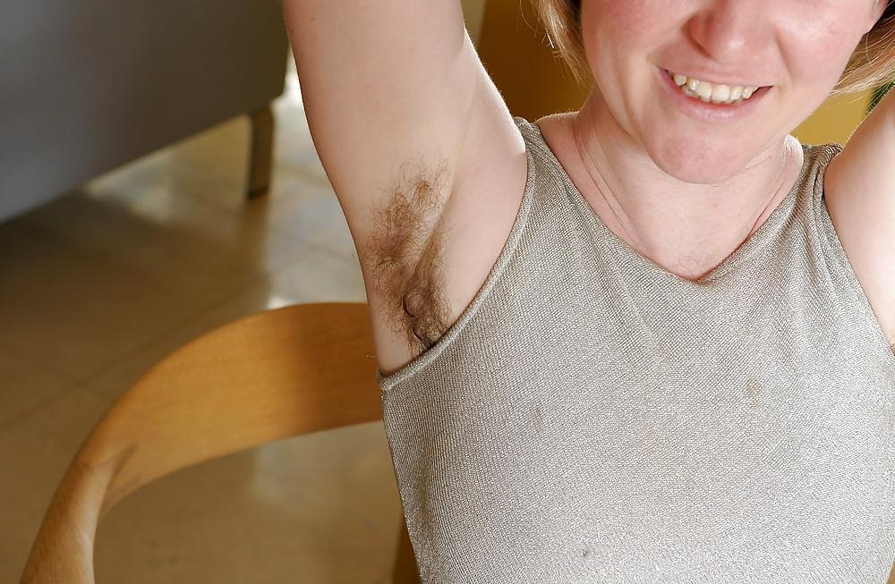 25P Hairy Armpits - Alicia