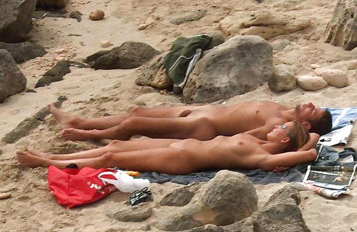 25P Nudist Beach Babes