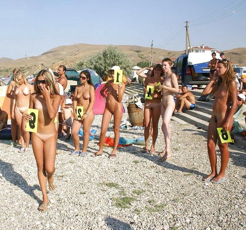 25P Nudist Beach Babes