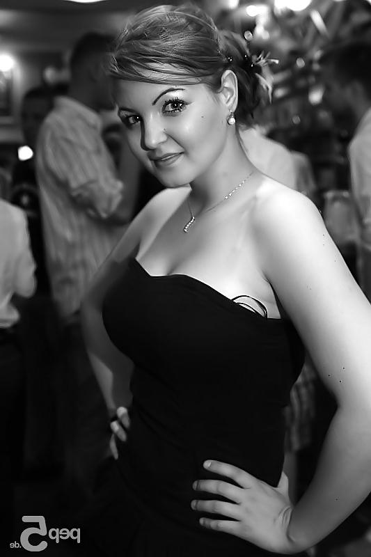 8P Sexy German Woman 