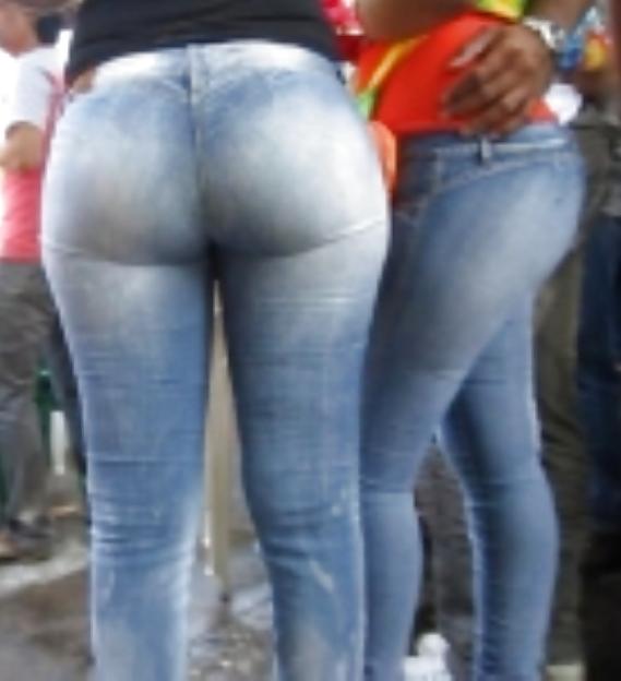 25P Girls in tight pants 5