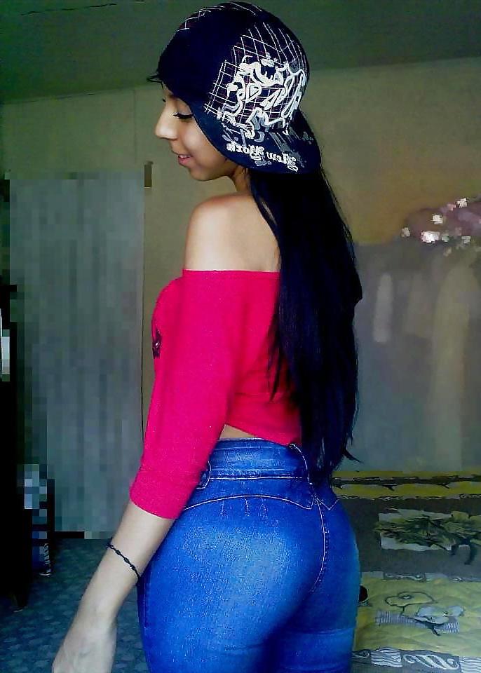 25P Girls in tight pants 5