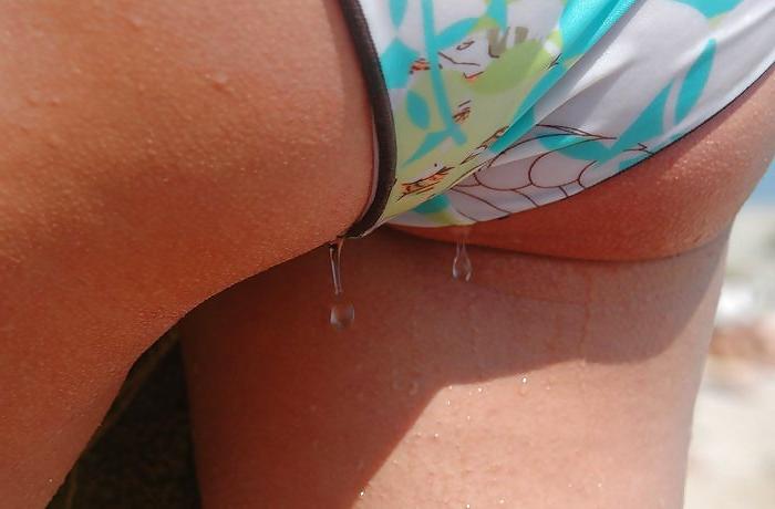 19P Beach holiday tits