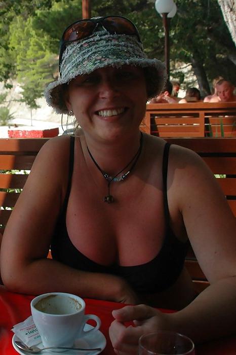 19P Beach holiday tits