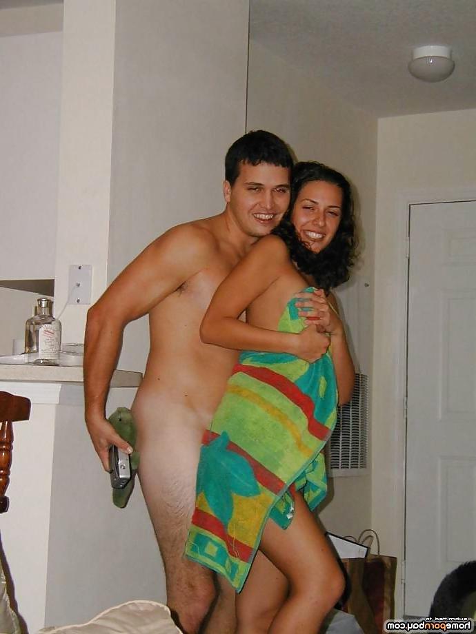 18P Cool nude college girl