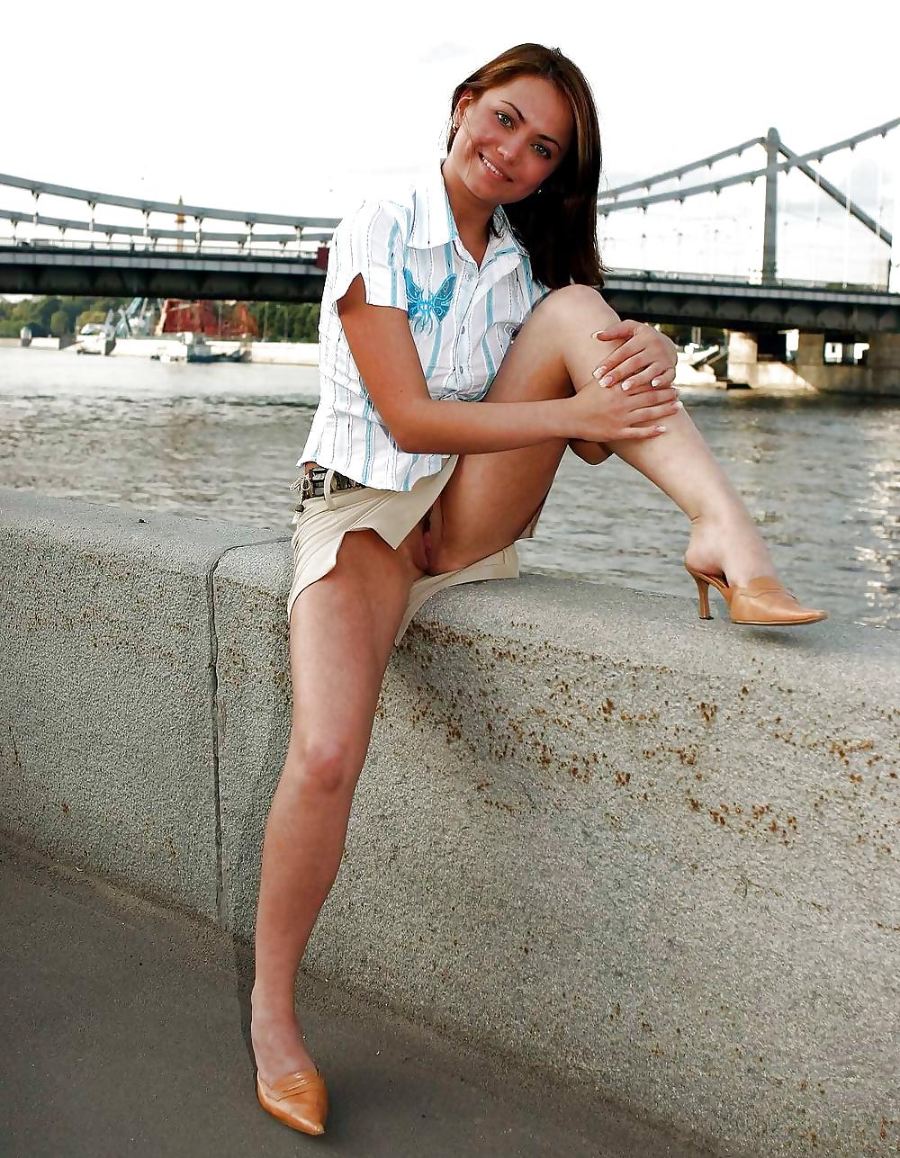 15P Upskirt No Pants 30