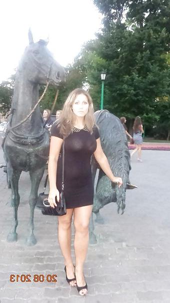 20P Busty Russian Woman 1525