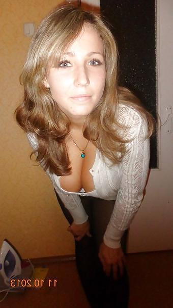 20P Busty Russian Woman 1525