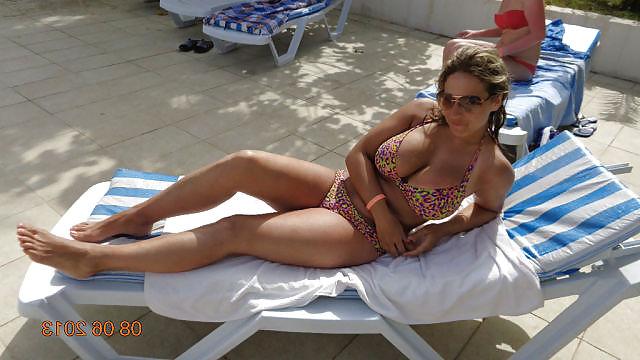 20P Busty Russian Woman 1525