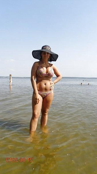 20P Busty Russian Woman 1525