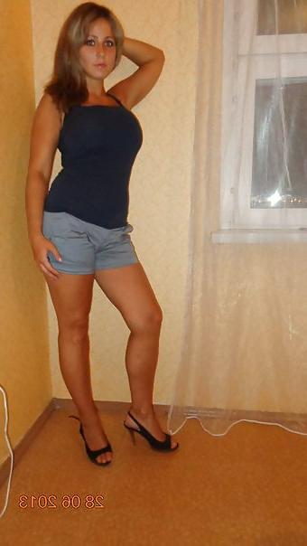 20P Busty Russian Woman 1525