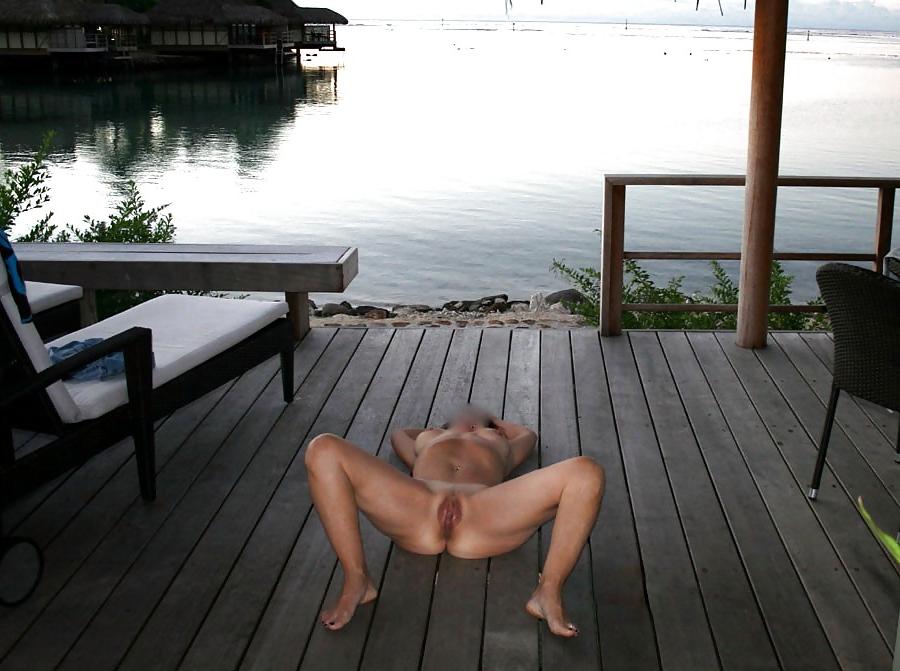25P NUDE AT THE BEACH
