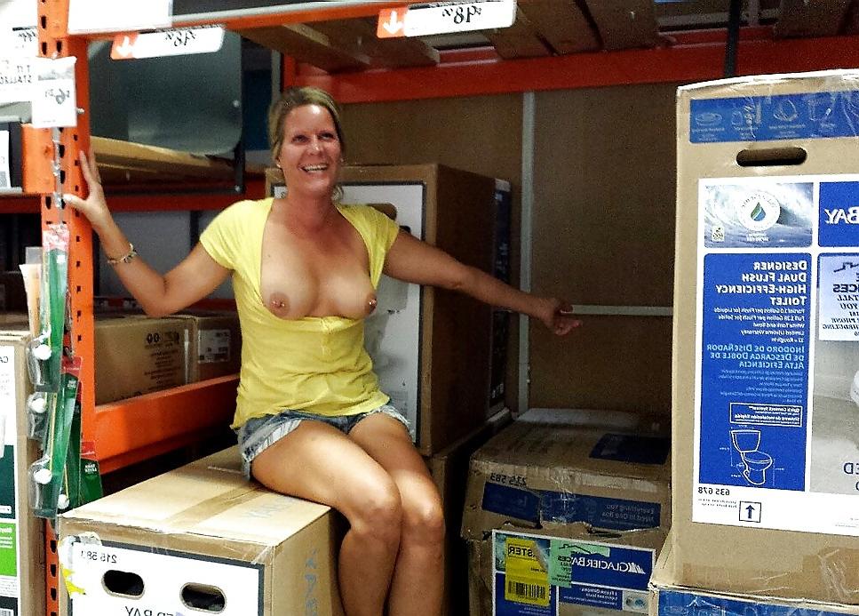 25P Women Public Flashing Collaboration 2