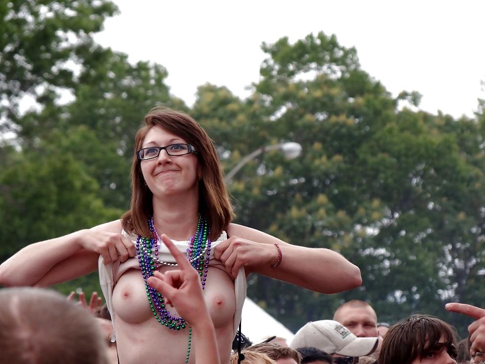 25P Women Public Flashing Collaboration 2