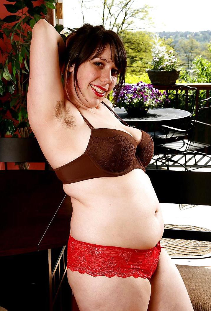 25P Girls with hairy, unshaven armpits N
