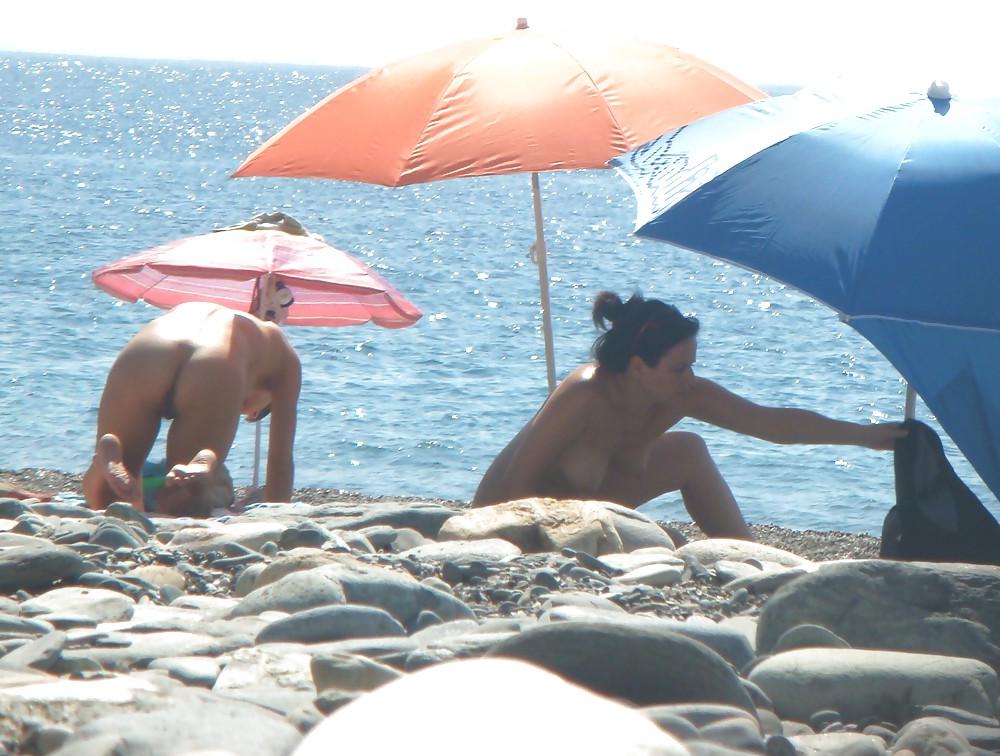 25P Beach undressing 7
