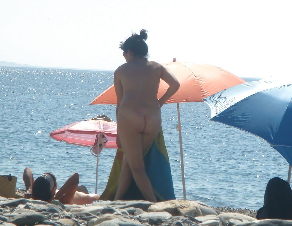 25P Beach undressing 7