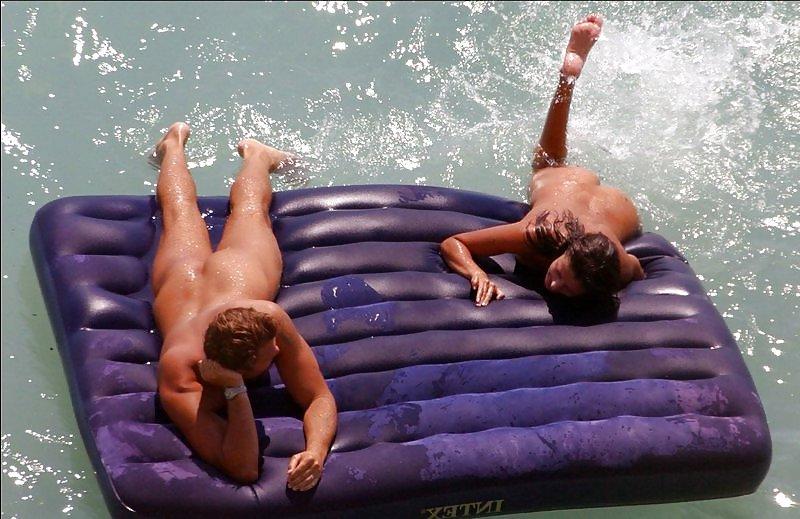 25P Teenager am FKK-Strand