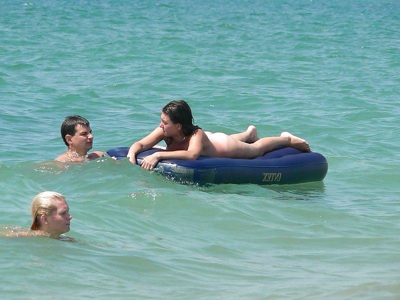 25P Teenager am FKK-Strand