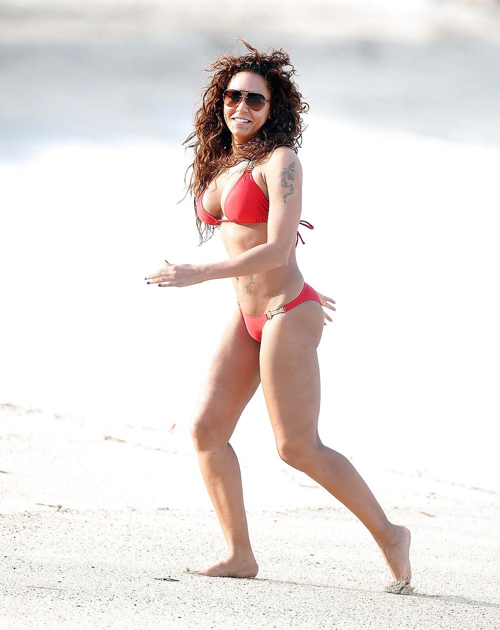 9P Melanie Mel B Brown - wearing a bikini at a beach in Sydney 