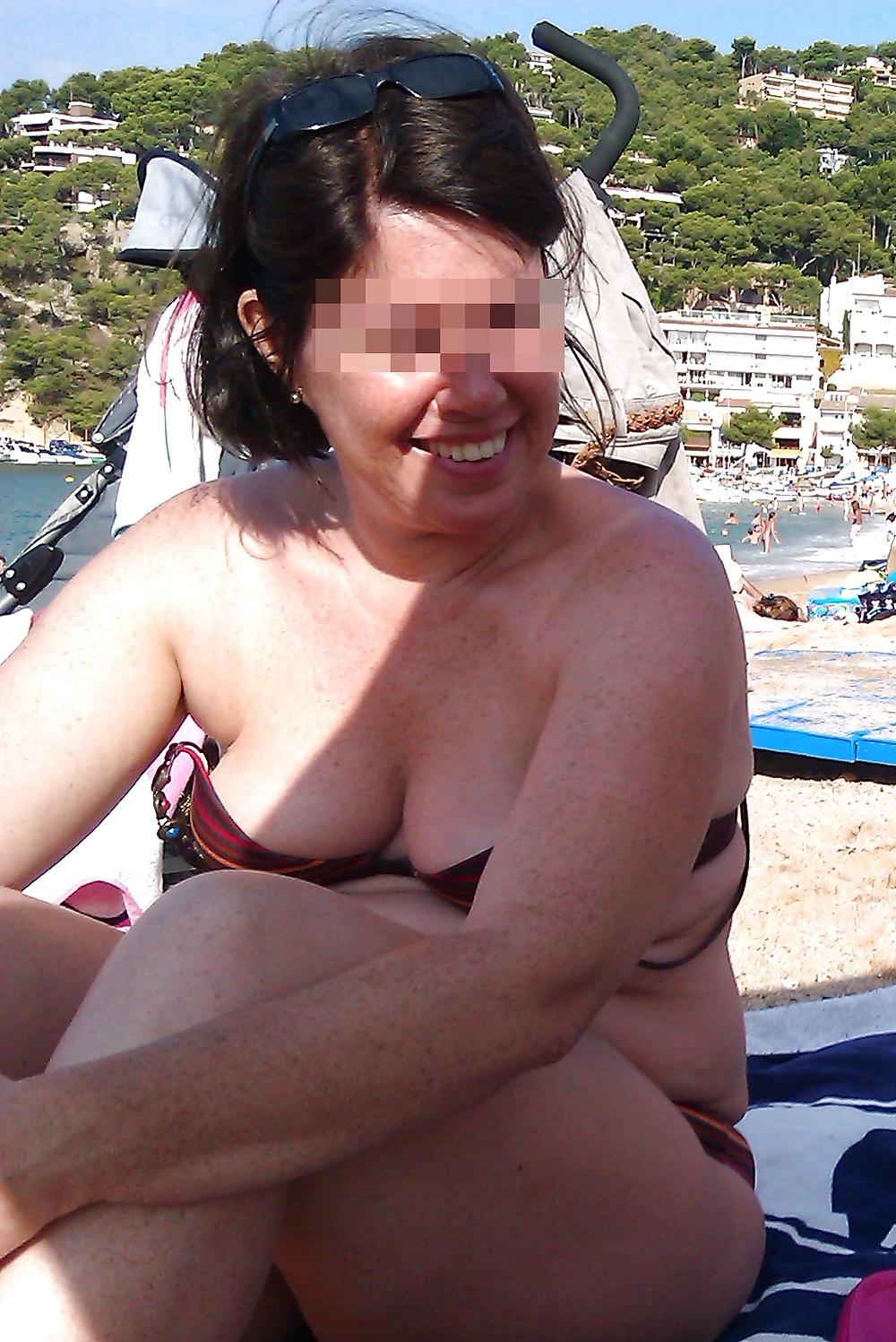 25P Beach Lady