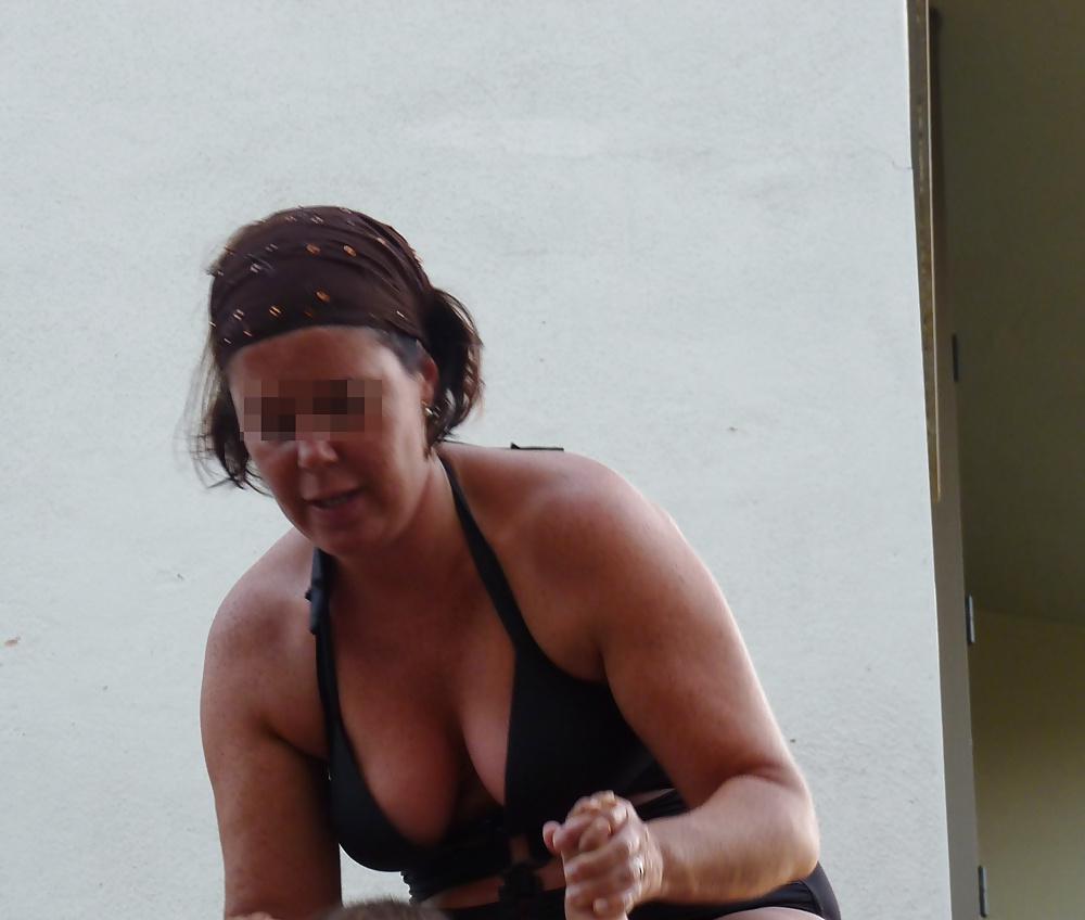 25P Beach Lady