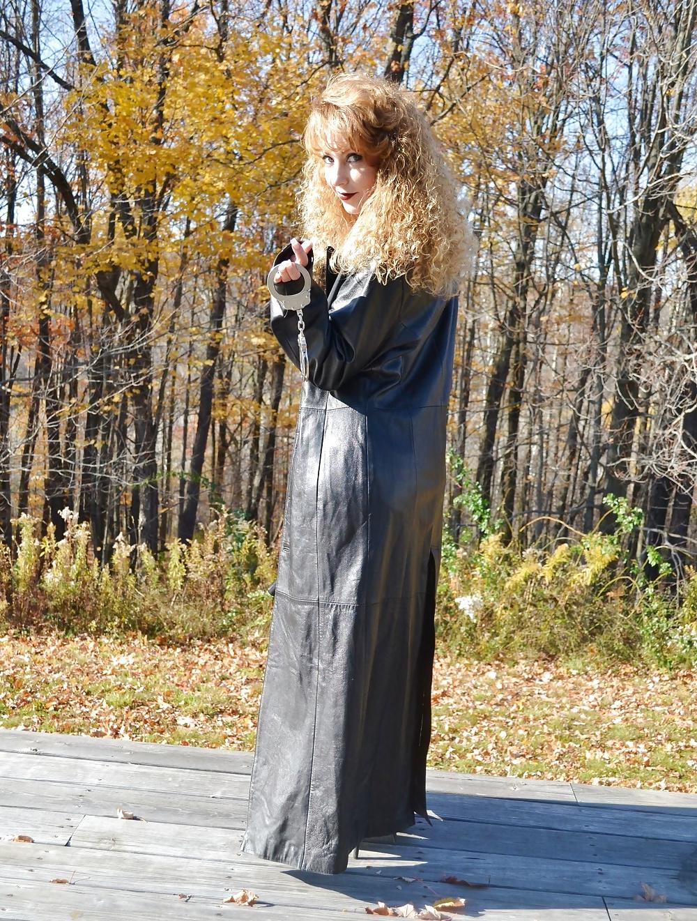 25P Long leather coat