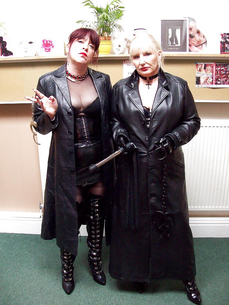 25P Long leather coat