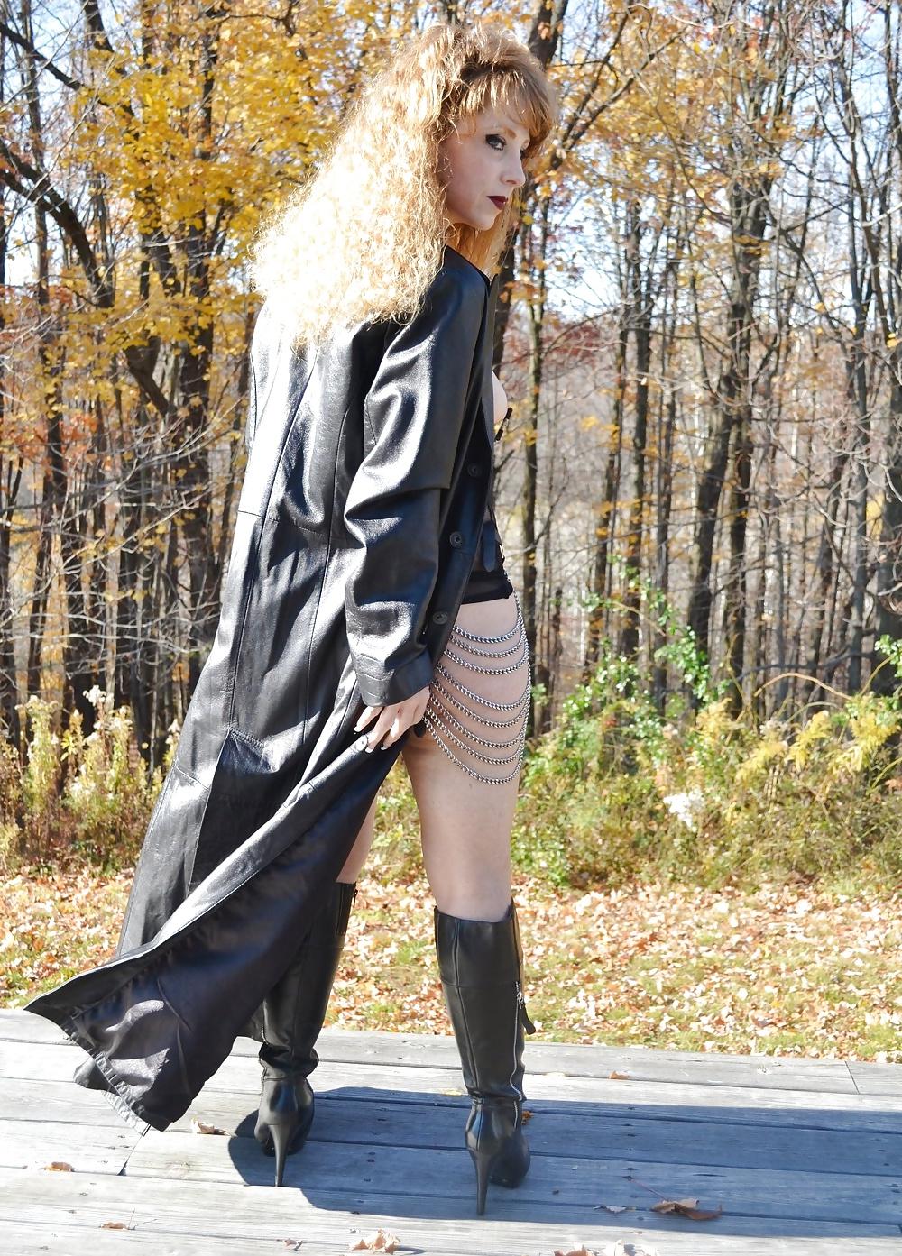 25P Long leather coat