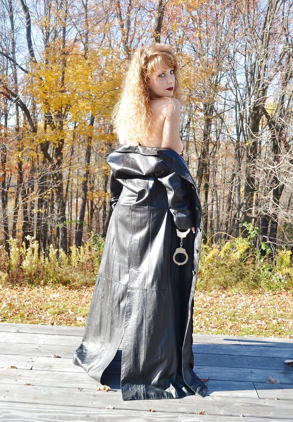25P Long leather coat