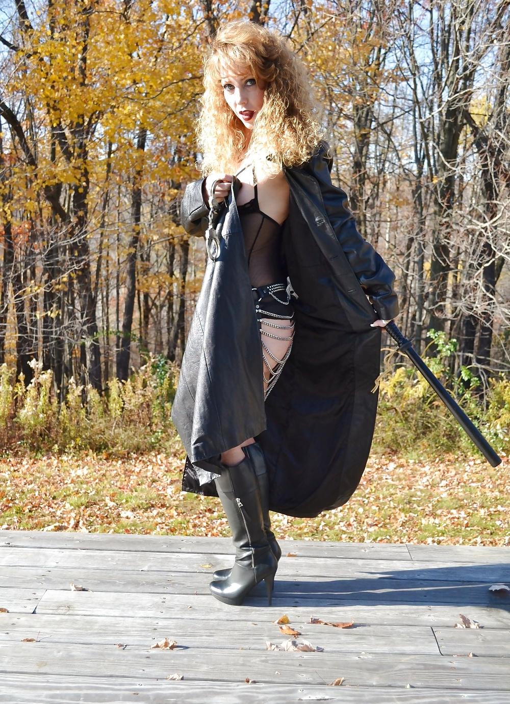 25P Long leather coat