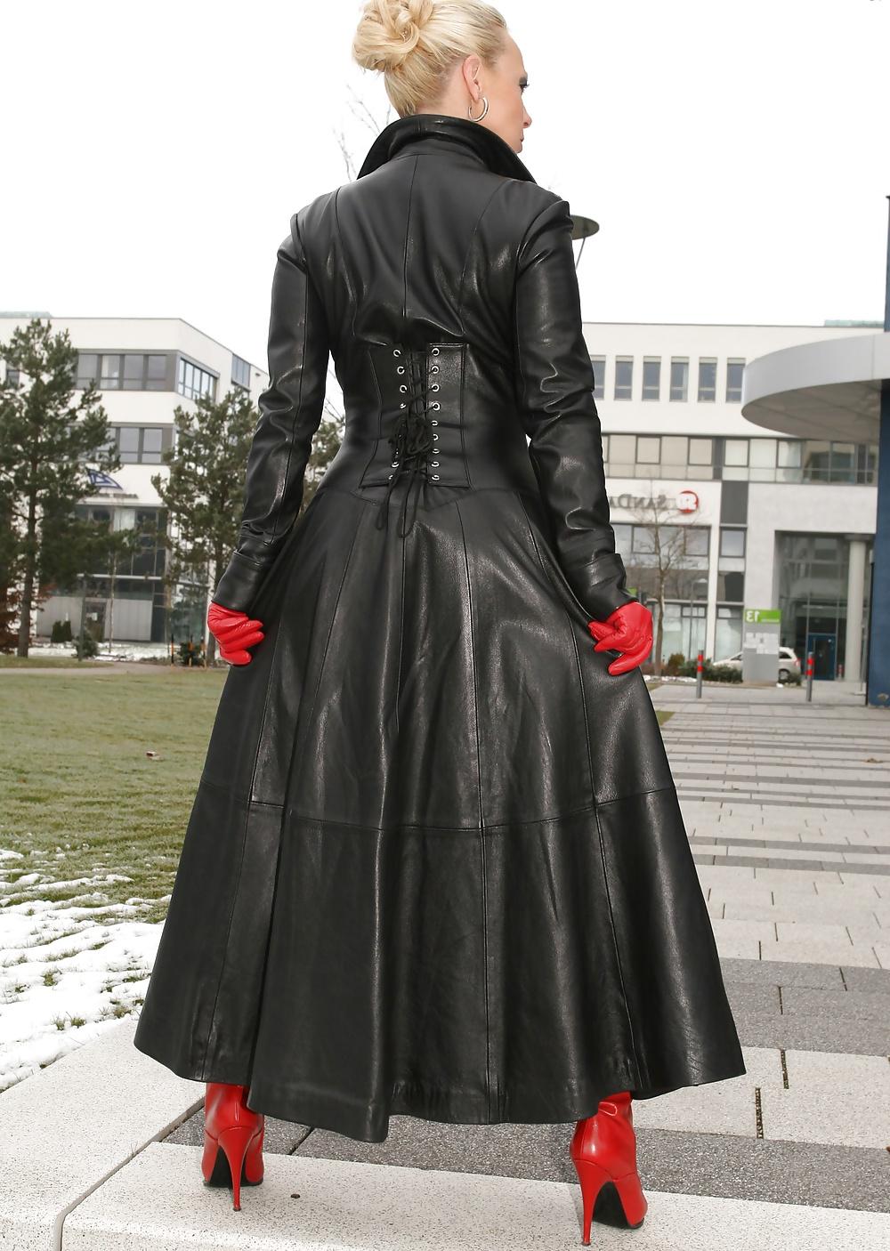 25P Long leather coat