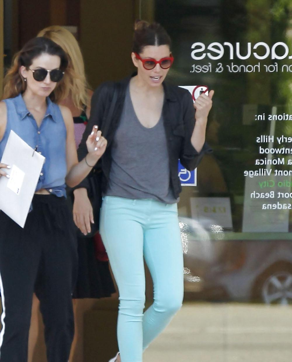 7P Jessica Biel in tight blue pants