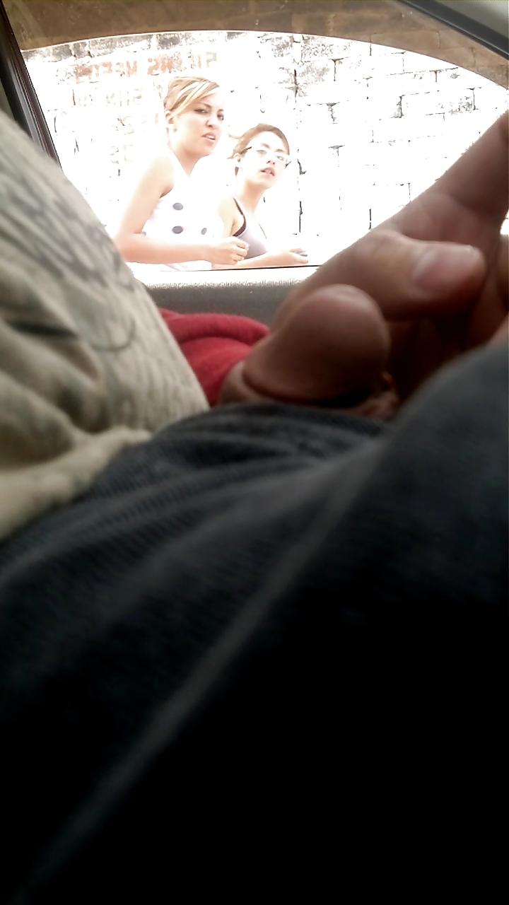 21P Flashing, exhibicionismo, mostrando el pene en la calle 10