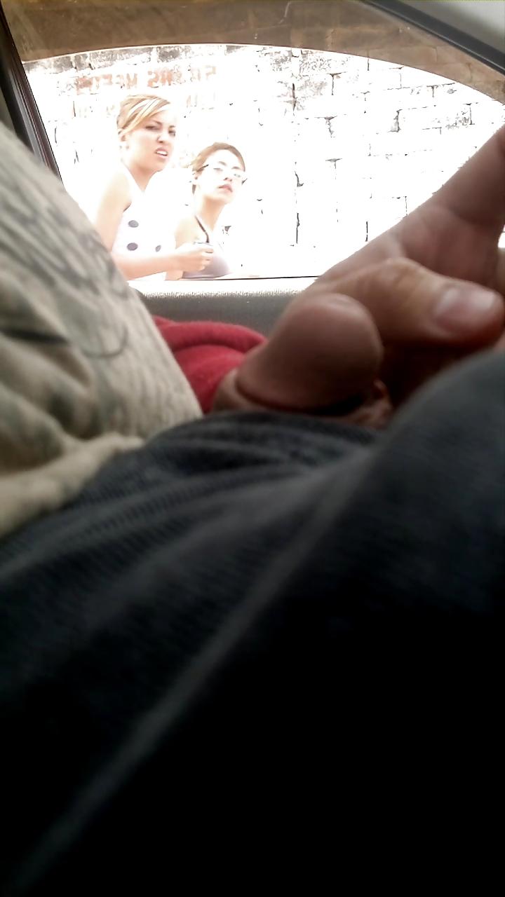 21P Flashing, exhibicionismo, mostrando el pene en la calle 10