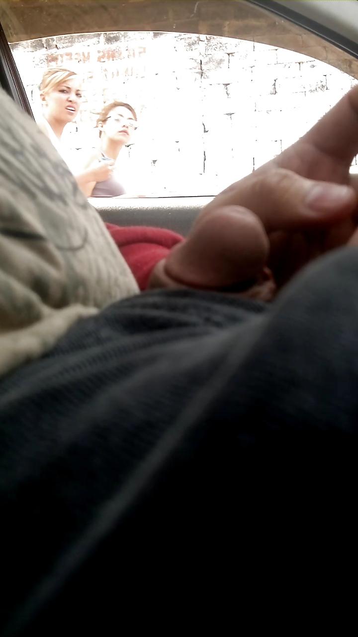 21P Flashing, exhibicionismo, mostrando el pene en la calle 10